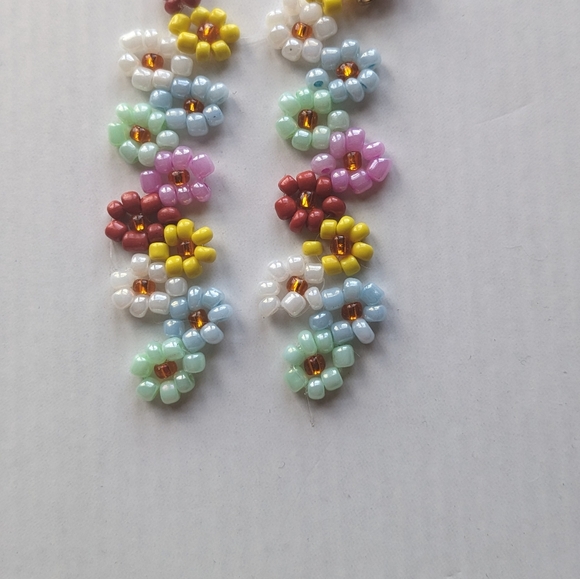 🌹"3/25🌹New* Multicolor Flower  Beaded Earrings - Picture 4 of 14
